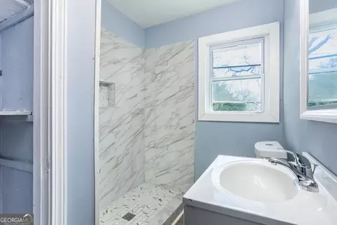 Bath - 607 Harwell Ave, Lagrange, GA 30240 photo 1 of 2