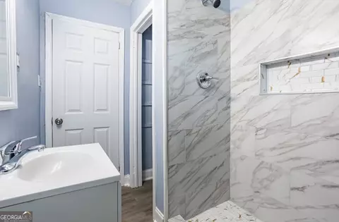Bath - 607 Harwell Ave, Lagrange, GA 30240 photo 2 of 2