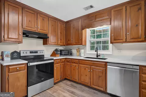 Kitchen - 110 Hawthorne Cir, Lagrange, GA 30240 photo 3 of 3