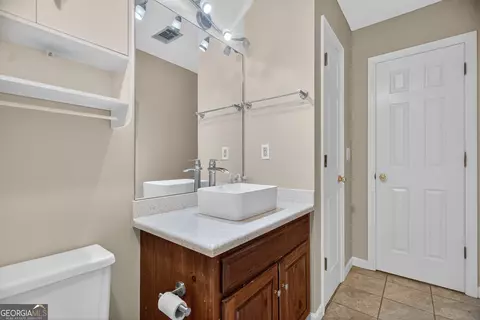 Bath - 110 Hawthorne Cir, Lagrange, GA 30240 photo 3 of 4