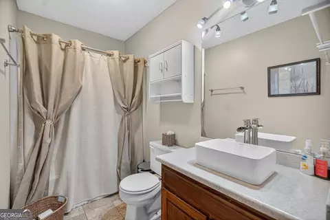 Bath - 110 Hawthorne Cir, Lagrange, GA 30240 photo 4 of 4