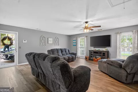 Living - 110 Hawthorne Cir, Lagrange, GA 30240 photo 1 of 3