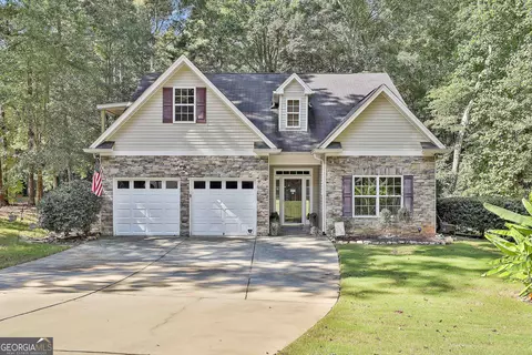 225 Bartlett Dr, Sharpsburg, GA 30277