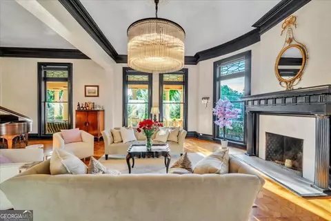 Living - 619 College St, Macon, GA 31201 photo 9 of 10