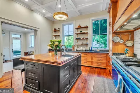 Kitchen - 619 College St, Macon, GA 31201 photo 3 of 7