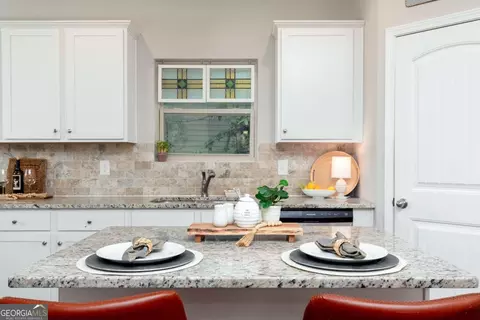 Kitchen - 738 Stable View Loop, Dallas, GA 30132 photo 2 of 3
