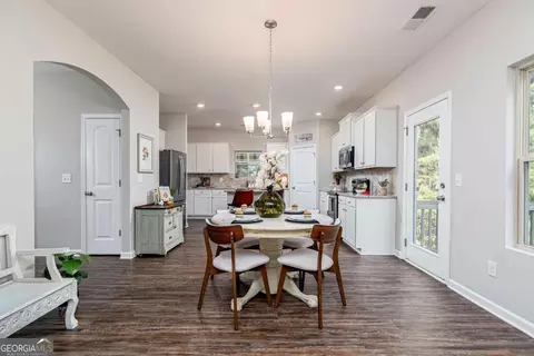 Dining - 738 Stable View Loop, Dallas, GA 30132 photo 2 of 5