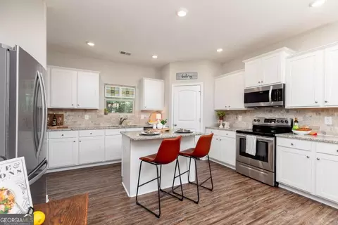 Kitchen - 738 Stable View Loop, Dallas, GA 30132 photo 3 of 3