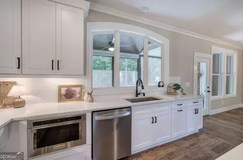 Kitchen - 10 Dove Pointe, Euharlee, GA 30145 photo 6 of 6