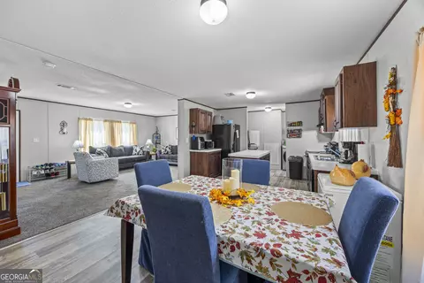 Dining - 219 Piney Grove Rd, Comer, GA 30629 photo 3 of 4