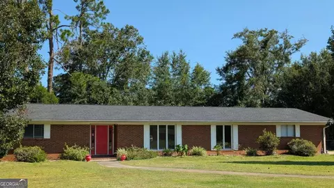 118 Charlton St, Jesup, GA 31545