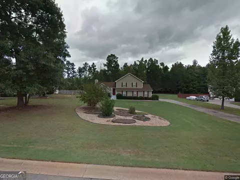 104 Huntington Ct, Newnan, GA 30265