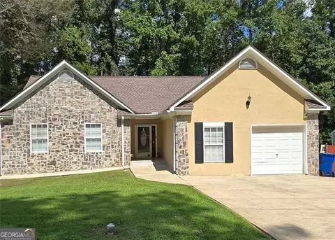 8505 Garvey Dr, Fairburn, GA 30213