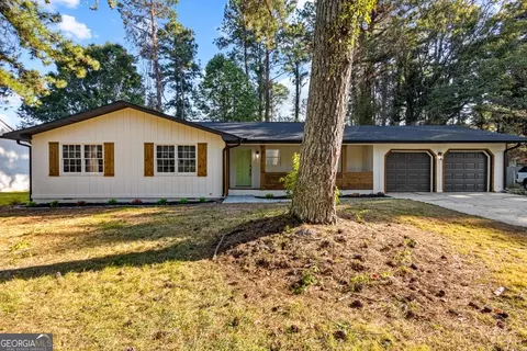 1396 Huntsmen Gln, Riverdale, GA 30296