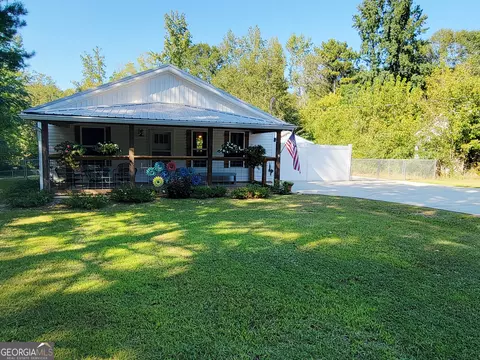Exterior - 526 Louina Rd, Roanoke, AL 36274 photo 1 of 9