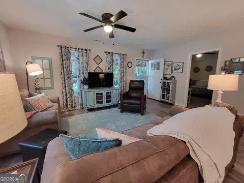 Living - 526 Louina Rd, Roanoke, AL 36274 photo 1 of 2