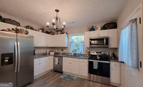 Kitchen - 526 Louina Rd, Roanoke, AL 36274 photo 1 of 2