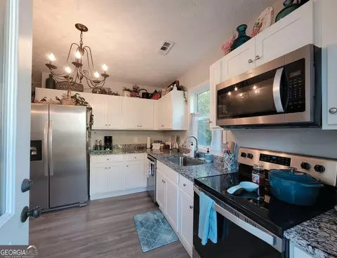 Kitchen - 526 Louina Rd, Roanoke, AL 36274 photo 2 of 2