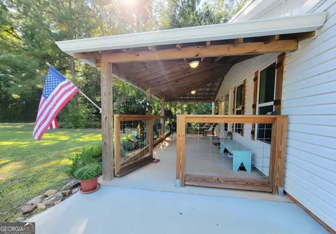 Exterior - 526 Louina Rd, Roanoke, AL 36274 photo 4 of 9
