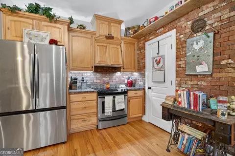 Kitchen - 169 Maynard Rd, Gray, GA 31032 photo 6 of 7