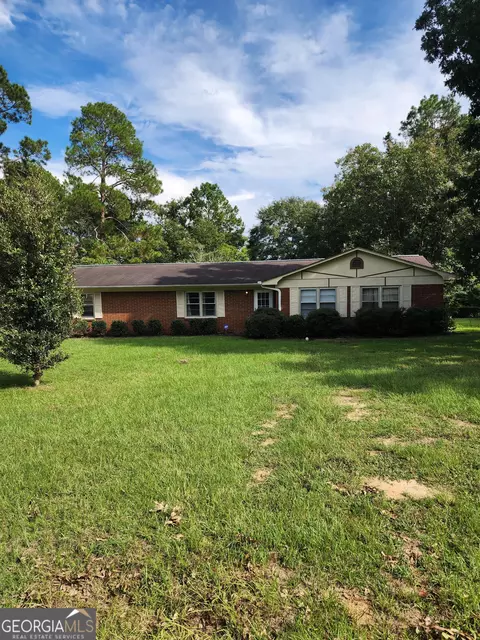 213 Pinehurst Dr, Dublin, GA 31021