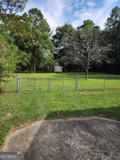 213 Pinehurst Dr, Dublin, GA 31021 photo 3