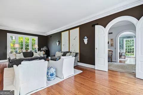 Living - 1 Croydon Rd, Mobile, AL 36608 photo 2 of 6