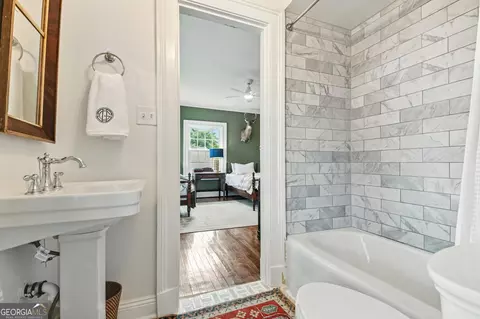 Bath - 1 Croydon Rd, Mobile, AL 36608 photo 4 of 5