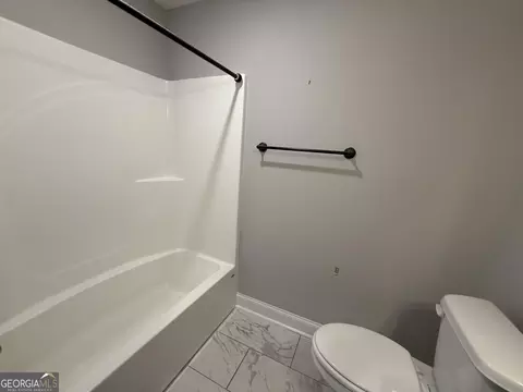 Bath - 215 Red Tail Cir, Byron, GA 31008 photo 2 of 4