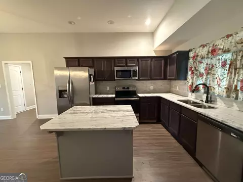 Kitchen - 215 Red Tail Cir, Byron, GA 31008 photo 1 of 4