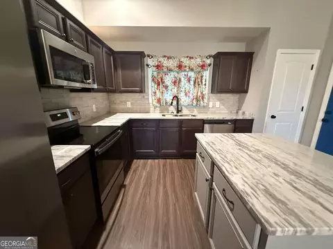 Kitchen - 215 Red Tail Cir, Byron, GA 31008 photo 4 of 4