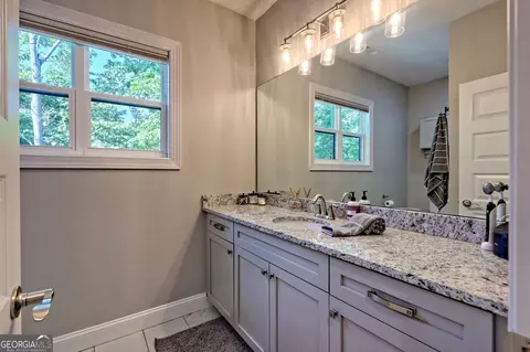 Bath - 149 Fall Pippin Ct, Clarkesville, GA 30523 photo 11 of 12