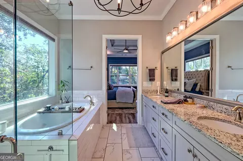 Bath - 149 Fall Pippin Ct, Clarkesville, GA 30523 photo 6 of 12