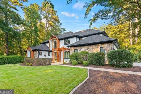 8765 River Bluff Ln, Roswell, GA 30076