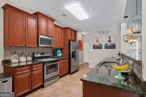 Kitchen - 139 Cedar Ridge Dr, Lagrange, GA 30241 photo 2 of 4