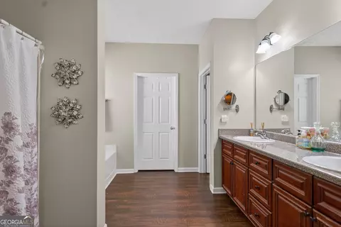 Bath - 139 Cedar Ridge Dr, Lagrange, GA 30241 photo 2 of 4