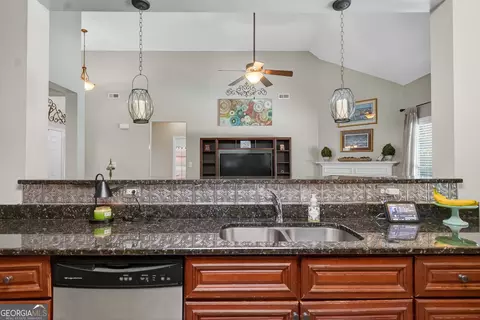 Kitchen - 139 Cedar Ridge Dr, Lagrange, GA 30241 photo 4 of 4