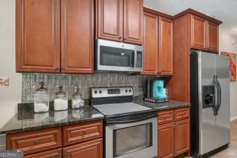 Kitchen - 139 Cedar Ridge Dr, Lagrange, GA 30241 photo 3 of 4