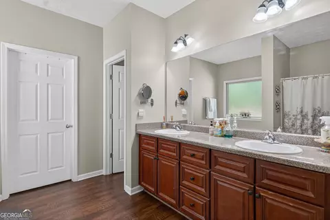Bath - 139 Cedar Ridge Dr, Lagrange, GA 30241 photo 1 of 4