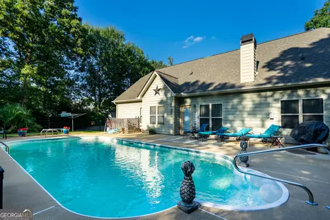 Exterior - 139 Cedar Ridge Dr, Lagrange, GA 30241 photo 6 of 7