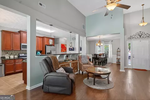Entry Way - 139 Cedar Ridge Dr, Lagrange, GA 30241 photo 3 of 5