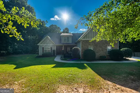 Exterior - 139 Cedar Ridge Dr, Lagrange, GA 30241 photo 2 of 7
