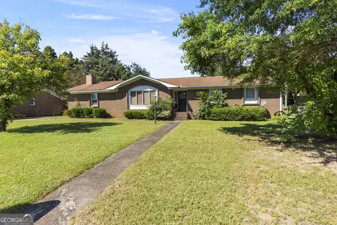 709 Meadowridge Dr, Warner Robins, GA 31093