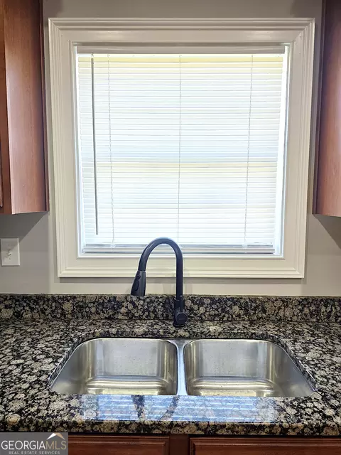Kitchen - 75 Heritage Keep, Covington, GA 30016 photo 4 of 4