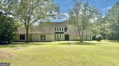 354 Edgewater Dr, Claxton, GA 30417