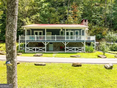 270 Hiawassee River Rd, Brasstown, NC 28902