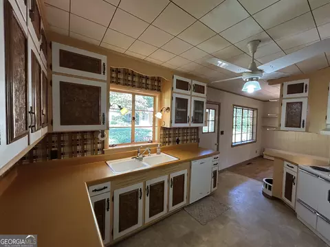 Kitchen - 609 Cherokee Rd, Lagrange, GA 30240 photo 4 of 4
