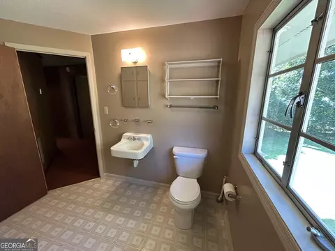 Bath - 609 Cherokee Rd, Lagrange, GA 30240 photo 6 of 6