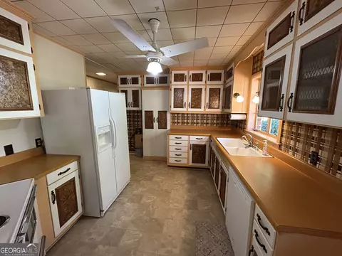 Kitchen - 609 Cherokee Rd, Lagrange, GA 30240 photo 2 of 4