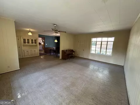 Living - 609 Cherokee Rd, Lagrange, GA 30240 photo 2 of 6